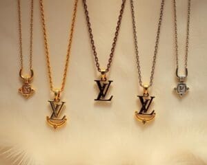 Louis Vuitton kettingen: Tijdloze luxe met een twist