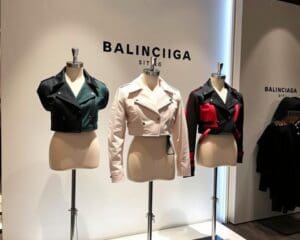 Balenciaga cropped jackets: Gedurfd en modern in één