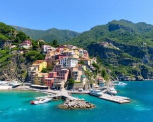 Positano: kleurrijke huizen en het blauwe water